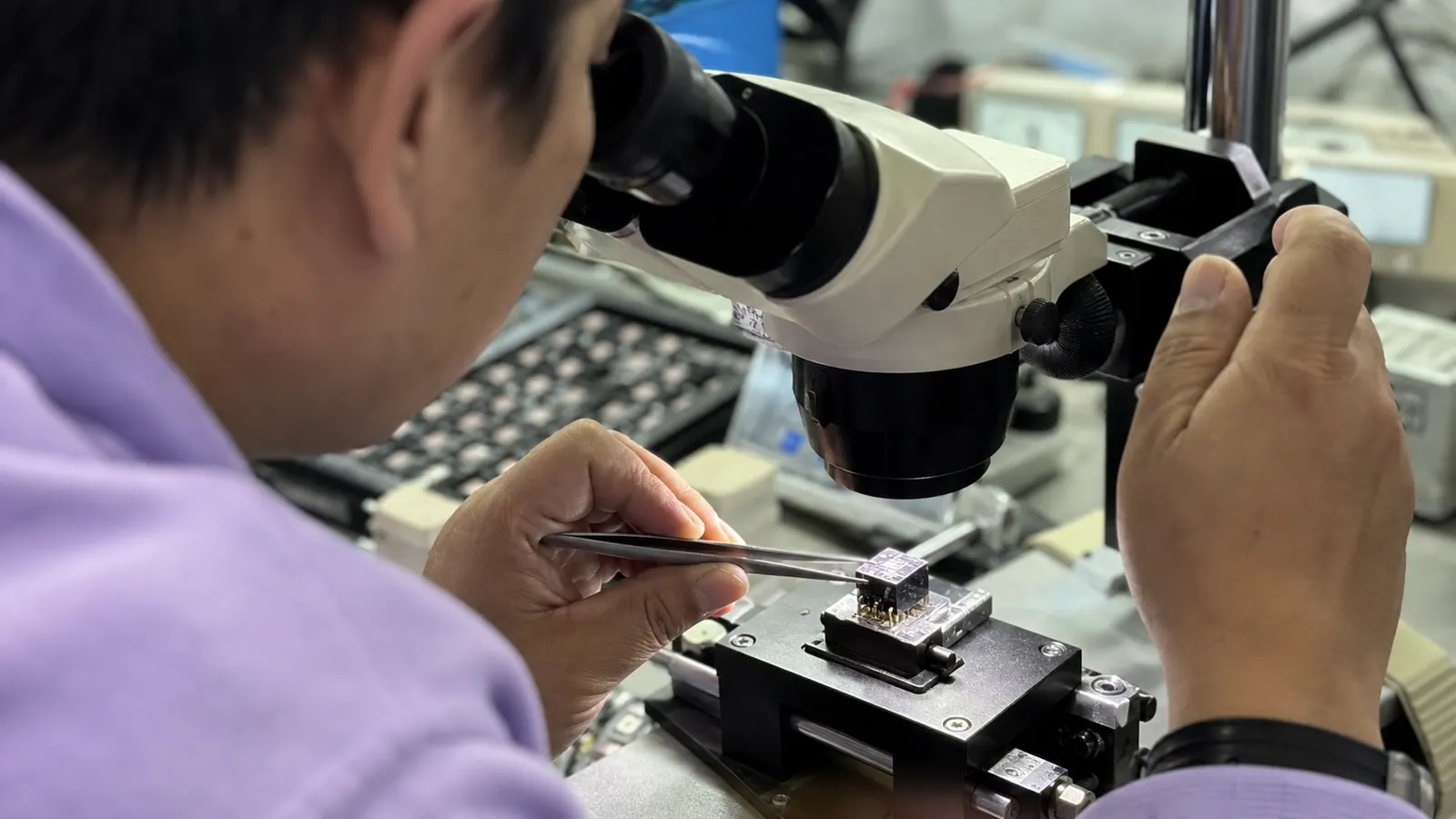 Signal relay evaluation in an electronics laboratory